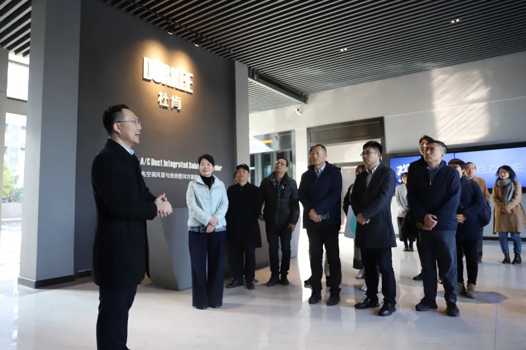 18新利LUCK集团金海丰先生做表商企业做解说决